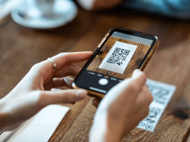 CMMS vs system QR - co wybrać dla małej i średniej firmy?